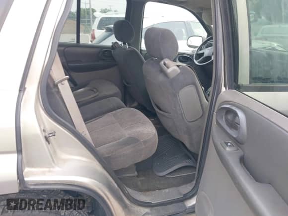 2002 Chevrolet TrailBlazer LS с VIN 1GNDT13SX22355462, выставлен на аукционе IAAI как лот 42481696 с пробегом Не указан миль и . История ставок и продаж доступна на DreamBid. Изображение 8.