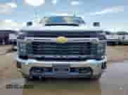 2024 Chevrolet Silverado 2500HD LT z VIN 2GC4YNEYXR1129905, wystawiony jako Copart lot #65594775 z przebiegiem 51 954 mil mil oraz Szkoda całkowita • Salvage title. Historia ofert i sprzedaży dostępna na DreamBid. Obrazek 5.