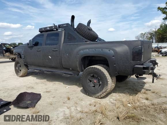 2010 Chevrolet Silverado 3500 с VIN 1GC7KZB64AF133938, выставлен на аукционе Copart как лот 71769644 с пробегом 314 748 миль миль и Списание • Salvage title. История ставок и продаж доступна на DreamBid. Изображение 2.