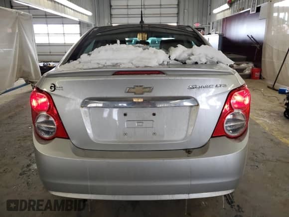 2013 Chevrolet Sonic LTZ z VIN 1G1JE5SH3D4123997, wystawiony jako Copart lot #45868825 z przebiegiem 120 913 mil mil oraz Szkoda całkowita • Salvage title. Historia ofert i sprzedaży dostępna na DreamBid. Obrazek 6.