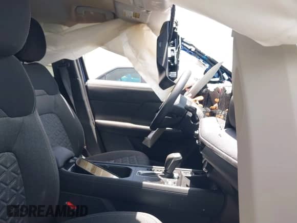 2025 Nissan Kicks SV with VIN 3N8AP6CA2SL395459, listed as a IAAI auction lot 42552016 with 705 mi miles and . Bid and sale history available at DreamBid. Image 5.