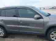 2010 Volkswagen Tiguan S с VIN WVGCV7AX9AW515432, выставлен на аукционе IAAI как лот 42105962 с пробегом 91 405 миль миль и . История ставок и продаж доступна на DreamBid. Изображение 14.