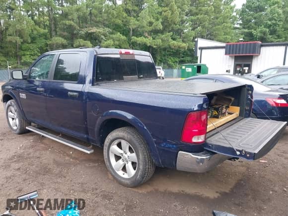 2014 Ram 1500 Big Horn z VIN 1C6RR7LG2ES368908, wystawiony jako IAAI lot #42668839 z przebiegiem 84 515 mil mil oraz . Historia ofert i sprzedaży dostępna na DreamBid. Obrazek 3.