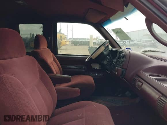 1996 GMC Sierra 1500 z VIN 2GTEC19R8T1553685, wystawiony jako IAAI lot #41503682 z przebiegiem 238 634 mil mil oraz . Historia ofert i sprzedaży dostępna na DreamBid. Obrazek 5.