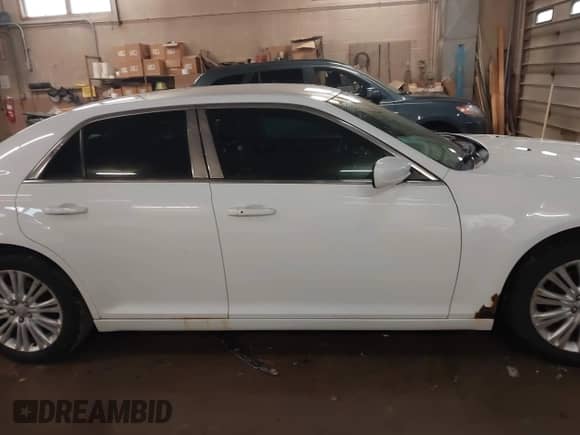 2013 Chrysler 300 with VIN 2C3CCARG6DH505220, listed as a IAAI auction lot 41944437 with 196,548 mi miles and . Bid and sale history available at DreamBid. Image 13.