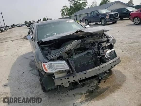 2014 Chrysler 300 C z VIN 2C3CCAKT1EH258035, wystawiony jako Copart lot #59569035 z przebiegiem Nie podano mil oraz Szkoda całkowita • Salvage title. Historia ofert i sprzedaży dostępna na DreamBid. Obrazek 14.