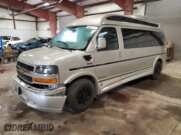 2023 Chevrolet Express Cargo z VIN 1GCWGBFP5P1136120, wystawiony jako Copart lot #69417194 z przebiegiem 10 295 mil mil oraz Nie do naprawy • Non repairable. Historia ofert i sprzedaży dostępna na DreamBid. Obrazek 1.