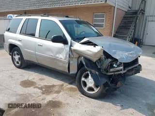 2005 Chevrolet TrailBlazer LT с VIN 1GNDS13SX52355663, выставлен на аукционе IAAI как лот 42886769 с пробегом 138 099 миль миль и . История ставок и продаж доступна на DreamBid. Изображение 1.