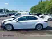 2022 Toyota Camry LE с VIN 4T1C11AK5NU688184, выставлен на аукционе IAAI как лот 42943924 с пробегом 26 831 миль миль и . История ставок и продаж доступна на DreamBid. Изображение 14.