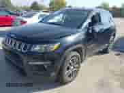 2017 Jeep Compass Latitude z VIN 3C4NJDBB6HT660714, wystawiony jako IAAI lot #43370557 z przebiegiem 99 034 mil mil oraz . Historia ofert i sprzedaży dostępna na DreamBid. Obrazek 17.