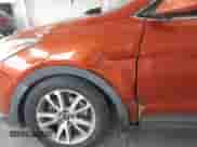 2016 Hyundai Santa Fe z VIN 5XYZUDLA5GG305912, wystawiony jako IAAI lot #42669257 z przebiegiem 140 850 mil mil oraz . Historia ofert i sprzedaży dostępna na DreamBid. Obrazek 6.