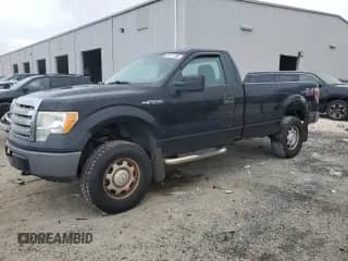 2010 Ford F-150 XL с VIN 1FTMF1EWXAKE35939, выставлен на аукционе Copart как лот 81511785 с пробегом 219 688 миль миль и Чистый • Clean title. История ставок и продаж доступна на DreamBid. Изображение 1.