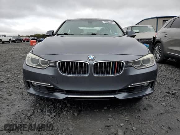 2013 BMW 3 Series 328i xDrive z VIN WBA3B5G55DNS00240, wystawiony jako Copart lot #86059605 z przebiegiem 124 985 mil mil oraz Czysty tytuł • Clean title. Historia ofert i sprzedaży dostępna na DreamBid. Obrazek 5.