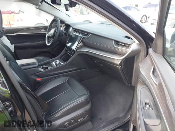 2024 Jeep Grand Cherokee Limited with VIN 1C4RJHBG2R8954132, listed as a IAAI auction lot 42608092 with 18,656 mi miles and . Bid and sale history available at DreamBid. Image 5.