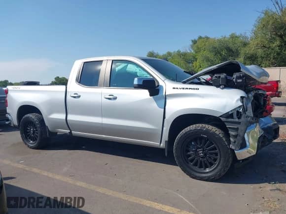 2020 Chevrolet Silverado 1500 LT with VIN 1GCRYDED3LZ233681, listed as a IAAI auction lot 43157962 with 124,586 mi miles and . Bid and sale history available at DreamBid. Image 14.