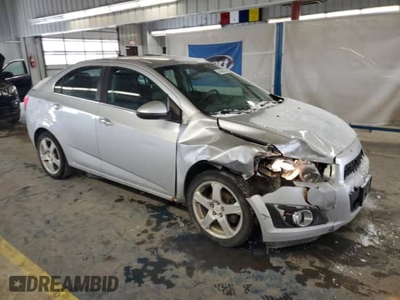 2013 Chevrolet Sonic LTZ z VIN 1G1JE5SH3D4123997, wystawiony jako Copart lot #45868825 z przebiegiem 120 913 mil mil oraz Szkoda całkowita • Salvage title. Historia ofert i sprzedaży dostępna na DreamBid. Obrazek 4.