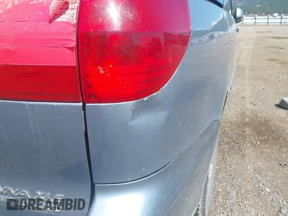 2004 Toyota Sienna XLE z VIN 5TDBA22C04S010538, wystawiony jako IAAI lot #42665547 z przebiegiem 271 364 mil mil oraz . Historia ofert i sprzedaży dostępna na DreamBid. Obrazek 6.