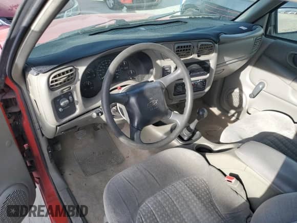 1999 Chevrolet S-10 LS с VIN 1GCCS19X5X8199717, выставлен на аукционе Copart как лот 75739414 с пробегом 141 786 миль миль и Списание • Salvage title. История ставок и продаж доступна на DreamBid. Изображение 8.