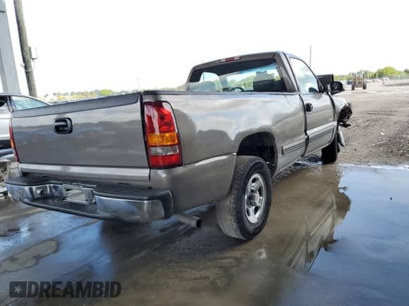 2000 Chevrolet Silverado 1500 LS with VIN 1GCEC14V3YE350780, listed as a Copart auction lot 51904584 with 270,350 mi miles and Salvage title. Bid and sale history available at DreamBid. Image 3.