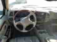 2000 Cadillac Escalade z VIN 1GYEK13R0YR167895, wystawiony jako Copart lot #82586443 z przebiegiem 267 099 mil mil oraz Szkoda całkowita • Salvage title. Historia ofert i sprzedaży dostępna na DreamBid. Obrazek 8.