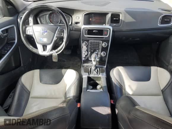 2016 Volvo S60 T5 Platinum с VIN YV4612UM2G2001288, выставлен на аукционе Copart как лот 46215315 с пробегом 124 728 миль миль и Списание • Salvage title. История ставок и продаж доступна на DreamBid. Изображение 8.