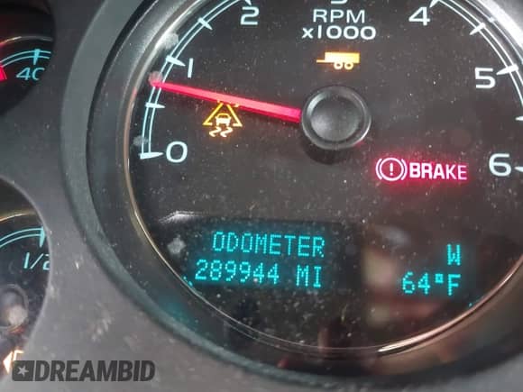 2010 Chevrolet Suburban LT z VIN 1GNUCJE01AR199247, wystawiony jako IAAI lot #42365497 z przebiegiem 289 944 mil mil oraz . Historia ofert i sprzedaży dostępna na DreamBid. Obrazek 15.