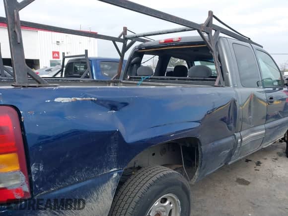 1999 Chevrolet Silverado 2500 LS z VIN 1GCGK29U8XE153524, wystawiony jako IAAI lot #41400306 z przebiegiem 240 271 mil mil oraz . Historia ofert i sprzedaży dostępna na DreamBid. Obrazek 14.