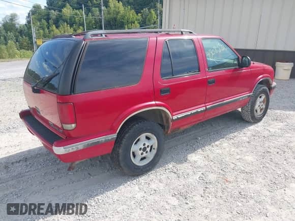1997 Chevrolet Blazer LS with VIN 1GNDT13WXV2194585, listed as a IAAI auction lot 43085722 with 228,820 mi miles and . Bid and sale history available at DreamBid. Image 4.