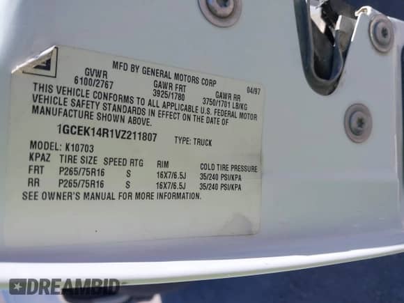 1997 Chevrolet Silverado 1500 z VIN 1GCEK14R1VZ211807, wystawiony jako IAAI lot #42045855 z przebiegiem 179 305 mil mil oraz . Historia ofert i sprzedaży dostępna na DreamBid. Obrazek 9.