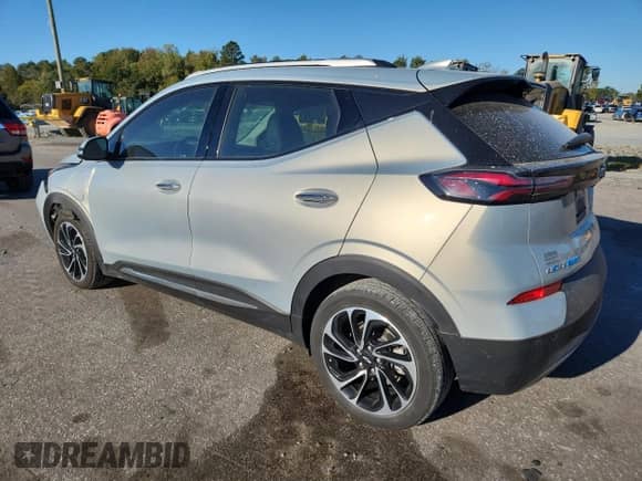 2022 Chevrolet Bolt EUV Premier with VIN 1G1FZ6S00N4132913, listed as a Copart auction lot 82379945 with 27,668 mi miles and Salvage title. Bid and sale history available at DreamBid. Image 2.