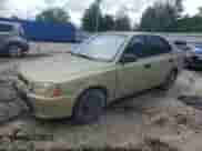 2002 Hyundai Accent GL z VIN KMHCG45C02U296132, wystawiony jako Copart lot #59401835 z przebiegiem 115 421 mil mil oraz Czysty tytuł • Clean title. Historia ofert i sprzedaży dostępna na DreamBid. Obrazek 1.