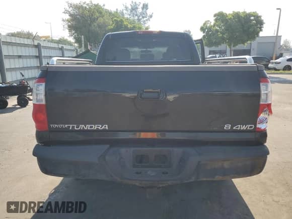 2005 Toyota Tundra Limited z VIN 5TBDT48155S473810, wystawiony jako Copart lot #68830635 z przebiegiem 308 658 mil mil oraz Szkoda całkowita • Salvage title. Historia ofert i sprzedaży dostępna na DreamBid. Obrazek 6.