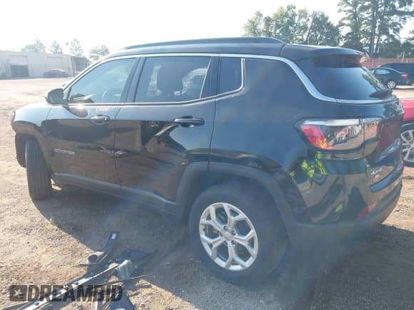 2024 Jeep Compass Latitude with VIN 3C4NJDBN7RT146382, listed as a IAAI auction lot 43130328 with 5,596 mi miles and . Bid and sale history available at DreamBid. Image 3.
