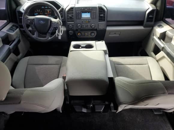 2018 Ford F-150 XL z VIN 1FTEW1E50JKC68504, wystawiony jako Copart lot #57093785 z przebiegiem 83 114 mil mil oraz Szkoda całkowita • Salvage title. Historia ofert i sprzedaży dostępna na DreamBid. Obrazek 8.