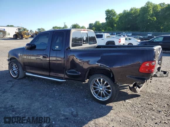 2000 Ford F-150 XL z VIN 2FTRX07L0YCB12336, wystawiony jako Copart lot #55679745 z przebiegiem 240 460 mil mil oraz Czysty tytuł • Clean title. Historia ofert i sprzedaży dostępna na DreamBid. Obrazek 2.