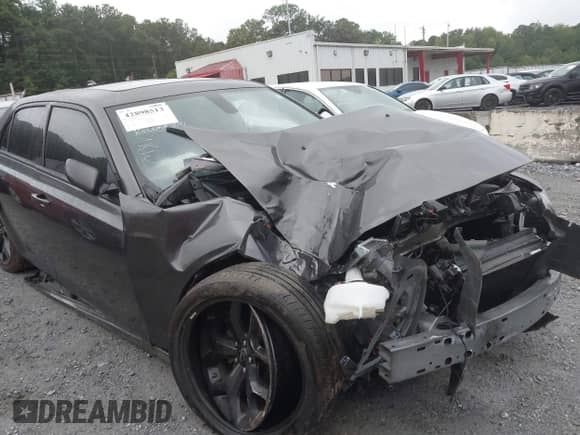 2023 Chrysler 300 S z VIN 2C3CCABG6PH585200, wystawiony jako IAAI lot #42898513 z przebiegiem 52 758 mil mil oraz . Historia ofert i sprzedaży dostępna na DreamBid. Obrazek 6.