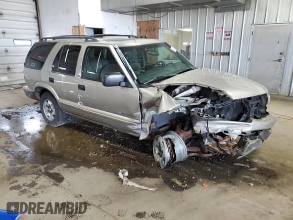 2002 Chevrolet Blazer LS с VIN 1GNDT13W42K189958, выставлен на аукционе Copart как лот 65765625 с пробегом Не указан миль и На запчасти • Non repairable. История ставок и продаж доступна на DreamBid. Изображение 4.