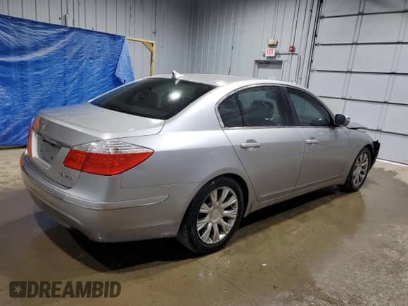 2010 Hyundai Genesis z VIN KMHGC4DE7AU101285, wystawiony jako Copart lot #57945185 z przebiegiem 223 726 mil mil oraz Szkoda całkowita • Salvage title. Historia ofert i sprzedaży dostępna na DreamBid. Obrazek 3.