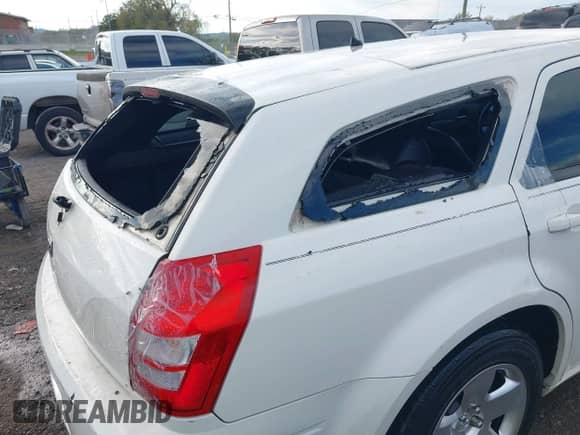2008 Dodge Magnum with VIN 2D4FV47T58H167998, listed as a IAAI auction lot 43362330 with 151,332 mi miles and . Bid and sale history available at DreamBid. Image 6.