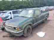 1996 Chevrolet S-10 with VIN 1GCCS14X6TK231305, listed as a IAAI auction lot 42446239 with 227,561 mi miles and . Bid and sale history available at DreamBid. Image 2.