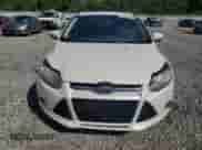 2013 Ford Focus Titanium z VIN 1FADP3N25DL151063, wystawiony jako Copart lot #84240975 z przebiegiem 154 686 mil mil oraz Szkoda całkowita • Salvage title. Historia ofert i sprzedaży dostępna na DreamBid. Obrazek 5.