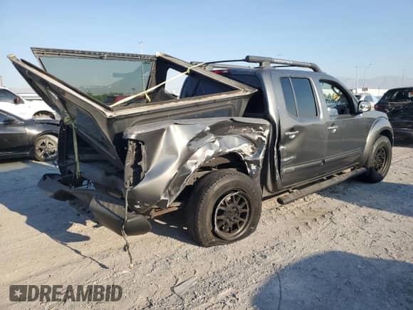 2006 Nissan Frontier LE z VIN 1N6AD07U26C425841, wystawiony jako Copart lot #68000855 z przebiegiem 249 660 mil mil oraz Szkoda całkowita • Salvage title. Historia ofert i sprzedaży dostępna na DreamBid. Obrazek 3.