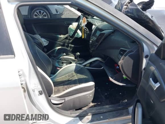 2013 Hyundai Veloster Turbo с VIN KMHTC6AE7DU167385, выставлен на аукционе IAAI как лот 42569711 с пробегом 130 526 миль миль и . История ставок и продаж доступна на DreamBid. Изображение 5.