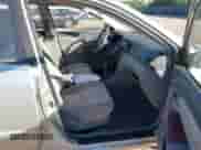 2004 Toyota Corolla CE z VIN JTDBR32E842041690, wystawiony jako IAAI lot #43546114 z przebiegiem 296 949 mil mil oraz . Historia ofert i sprzedaży dostępna na DreamBid. Obrazek 5.