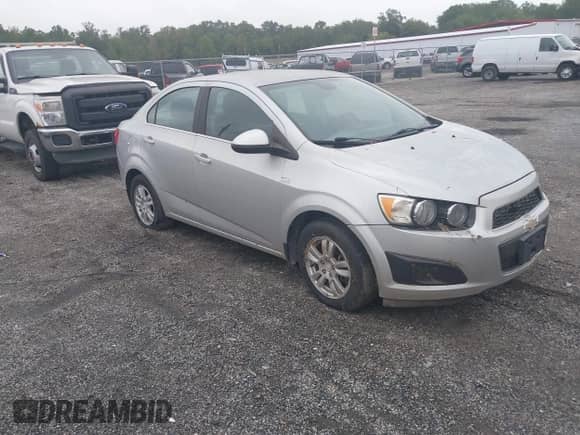 2013 Chevrolet Sonic LT с VIN 1G1JC5SB9D4118174, выставлен на аукционе IAAI как лот 43253662 с пробегом 105 470 миль миль и . История ставок и продаж доступна на DreamBid. Изображение 1.