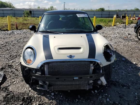 2011 MINI Hardtop S with VIN WMWSV3C50BTY15977, listed as a Copart auction lot 52802295 with 89,085 mi miles and Salvage title. Bid and sale history available at DreamBid. Image 5.