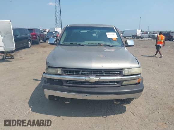 2000 Chevrolet Silverado 1500 LS z VIN 2GCEC19T8Y1312440, wystawiony jako IAAI lot #42914407 z przebiegiem 257 638 mil mil oraz . Historia ofert i sprzedaży dostępna na DreamBid. Obrazek 12.