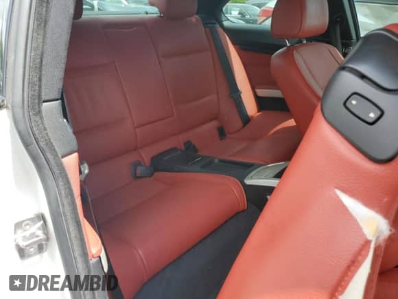 2012 BMW 3 Series 328i xDrive z VIN WBAKF5C5XCE657761, wystawiony jako Copart lot #85955595 z przebiegiem 135 046 mil mil oraz Nie do naprawy • Non repairable. Historia ofert i sprzedaży dostępna na DreamBid. Obrazek 10.