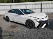 2025 Hyundai Elantra N Line z VIN KMHLR4DF2SU948934, wystawiony jako Copart lot #71743225 z przebiegiem 2 482 mil mil oraz Szkoda całkowita • Salvage title. Historia ofert i sprzedaży dostępna na DreamBid. Obrazek 4.