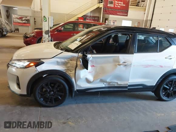 2024 Nissan Kicks SR с VIN 3N1CP5DV6RL560300, выставлен на аукционе IAAI как лот 42207596 с пробегом 7 423 миль миль и . История ставок и продаж доступна на DreamBid. Изображение 14.